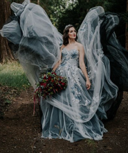 Load image into Gallery viewer, Sweetheart Wedding Dresses Bridal Gown with Appliques Lace Tulle