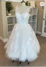 Load image into Gallery viewer, Vintage Wedding Dresses Bridal Gown Satin V Neck with Handmade Flowers