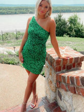 Carica l'immagine nel visualizzatore di Gallery, One Shoulder Homecoming Dresses