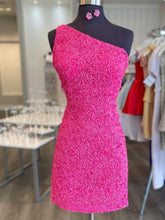 Carica l'immagine nel visualizzatore di Gallery, One Shoulder Homecoming Dresses