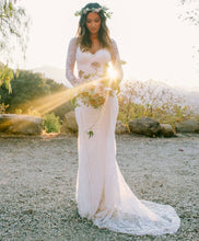 Laden Sie das Bild in den Galerie-Viewer, Mermaid Lace V Neck Wedding Dresses Bridal Gown with Sleeves