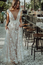 Laden Sie das Bild in den Galerie-Viewer, Deep V Neck Lace Wedding Dresses Bridal Gown