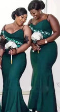 Laden Sie das Bild in den Galerie-Viewer, Forest Green Bridesmaid Dresses Mermaid Spaghetti Straps