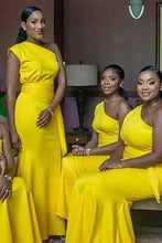 Laden Sie das Bild in den Galerie-Viewer, One Shoulder Yellow Bridesmaid Dresses Mermaid Floor Length