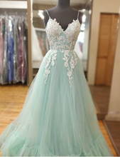 Load image into Gallery viewer, Spaghetti Straps Prom Dresses with Appliques Lace
