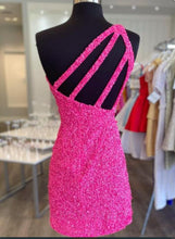 Carica l'immagine nel visualizzatore di Gallery, One Shoulder Homecoming Dresses