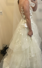 Charger l'image dans la galerie, V Neck Wedding Dresses Bridal Gown with Lace