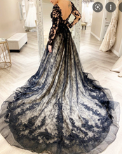 Charger l'image dans la galerie, V Neck Wedding Dresses Bridal Gown Lace Black