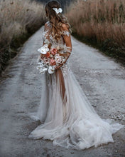 Carica l'immagine nel visualizzatore di Gallery, Wedding Dresses Bridal Gown with Appliques Slit