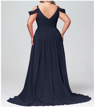 Laden Sie das Bild in den Galerie-Viewer, Plus Size Off Shoulder Bridesmaid Dresses Navy Blue Slit Side