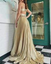 Laden Sie das Bild in den Galerie-Viewer, Spaghetti Straps Prom Dresses Gold Evening Gown