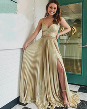 Laden Sie das Bild in den Galerie-Viewer, Spaghetti Straps Prom Dresses Gold Evening Gown