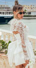 画像をギャラリービューアに読み込む, White Strapless Wedding  Gown Short Length