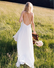 Laden Sie das Bild in den Galerie-Viewer, Spaghetti Straps Wedding Dresses Soft Tulle