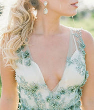 Load image into Gallery viewer, V Neck Wedding Dresses Bridal Gown with Green Lace