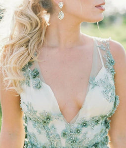V Neck Wedding Dresses Bridal Gown with Green Lace