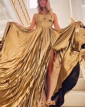 Laden Sie das Bild in den Galerie-Viewer, Gold Halter Prom Dresses Floor Length
