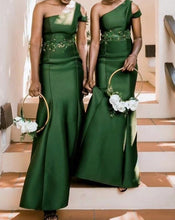 Cargar imagen en el visor de la galería, Long Mermaid Bridesmaid Dresses One Shoulder Olive Green