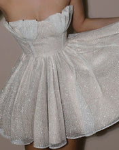 Laden Sie das Bild in den Galerie-Viewer, Sparkly White Prom Dresses Wedding Dresses Short Length