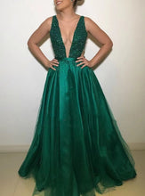 Charger l&#39;image dans la galerie, Deep V Neck Green Prom Dresses with Beaded