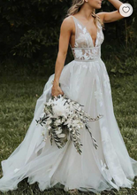 Carica l&#39;immagine nel visualizzatore di Gallery, Deep V Neck Wedding Dresses Bridal Gown with Lace