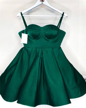 Laden Sie das Bild in den Galerie-Viewer, Homecoming Dresses Green Short Prom Dresses
