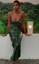 Laden Sie das Bild in den Galerie-Viewer, Olive Green Prom Dresses Sheath Spaghetti Straps