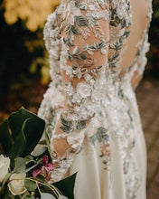 Laden Sie das Bild in den Galerie-Viewer, Plus Size Wedding Dresses Bridal Gown with Embroidery