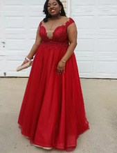 Laden Sie das Bild in den Galerie-Viewer, Plus Size Red Prom Dresses Slit Side with Appliques Lace