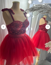 Cargar imagen en el visor de la galería, Two Piece Homecoming Dresses Red Prom Dresses Short