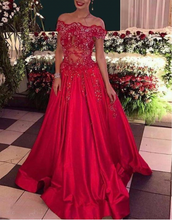 Laden Sie das Bild in den Galerie-Viewer, Red Prom Dresses Birthday Gown with Lace Appliques