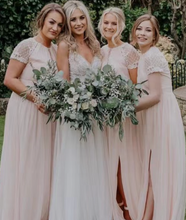 Laden Sie das Bild in den Galerie-Viewer, Pale Pink Bridesmaid Dresses for Wedding with Short Sleeves