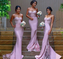 Load image into Gallery viewer, Spaghetti Straps Mermaid Bridesmaid Dresses for Wedding Party with Lace