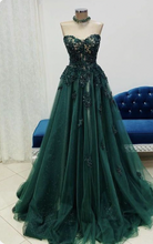 Laden Sie das Bild in den Galerie-Viewer, Strapless Dark Green Prom Dresses with Lace