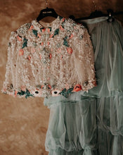 Laden Sie das Bild in den Galerie-Viewer, Two Piece Wedding Dresses Bridal Gown with Luxury Beaded