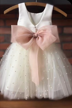 Charger l&#39;image dans la galerie, Flower Girl Dresses White with Pearls Sash