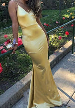 Laden Sie das Bild in den Galerie-Viewer, Yellow Prom Dresses Silk Evening Gown Spaghetti Straps