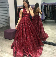 Laden Sie das Bild in den Galerie-Viewer, Sparkly Dark Red Squined Long Prom Dresses for Women