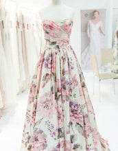 Laden Sie das Bild in den Galerie-Viewer, Sweetheart Floral Sweep Train Wedding Dresses Bridal Gowns