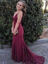 Charger l&#39;image dans la galerie, Elegant V Neck Mermaid/Trumpt Lace Backless Prom Dresses