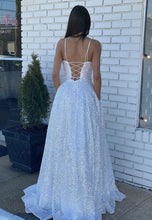 Laden Sie das Bild in den Galerie-Viewer, Sparkly Spaghetti Straps Prom Dresses with Pockets