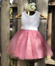 Laden Sie das Bild in den Galerie-Viewer, Sweet Knee Length Flower Girl Dresses with Bowknot