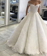 Carica l&#39;immagine nel visualizzatore di Gallery, Off the Shoulder Lace Wedding Dresses Bridal Gown