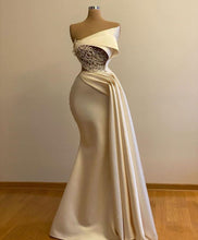 Carica l&#39;immagine nel visualizzatore di Gallery, Elegant Long Prom Dresses with Appliques Evening Gowns