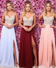 Carica l&#39;immagine nel visualizzatore di Gallery, Sparkly A Line V Neck Long Prom Dresses with Rhinestones