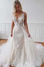 Laden Sie das Bild in den Galerie-Viewer, V Neck Sheath Wedding Dresses Bridal Gown with Detachable