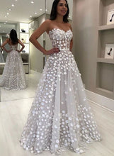 Laden Sie das Bild in den Galerie-Viewer, Sweetheart Tulle Wedding Dresses Bridal Gowns with 3D Little Flowers