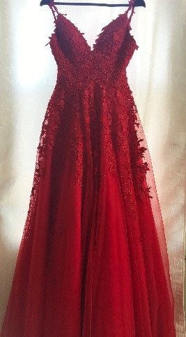 Straps Tulle Burgundy Long Prom Dresses with Appliques