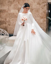Laden Sie das Bild in den Galerie-Viewer, Soild Wedding Dresses Bridal Gown Satin with Full Sleeves