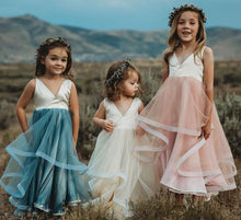 Charger l&#39;image dans la galerie, V Neck Flower Girl Dresses for Wedding Party